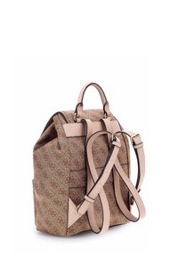 Beige canvas rugzak met een patroonontwerp, voorzien van leren accenten, bovenhandvatten en verstelbare schouderbanden.