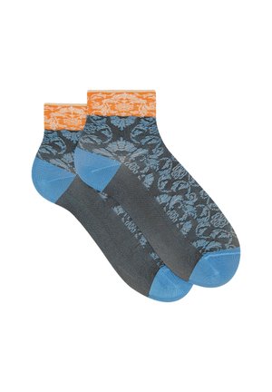 Calze alla caviglia con polsini a fantasia arancione, accenti blu e un corpo grigio decorato con un motivo floreale in diverse sfumature di blu.
