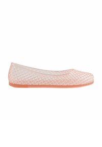Transparente rosa Ballettschuhe mit strukturiertem Diamantmuster, runder Zehenpartie und flexibler Sohle. Glatte Kanten und leichtes Design.
