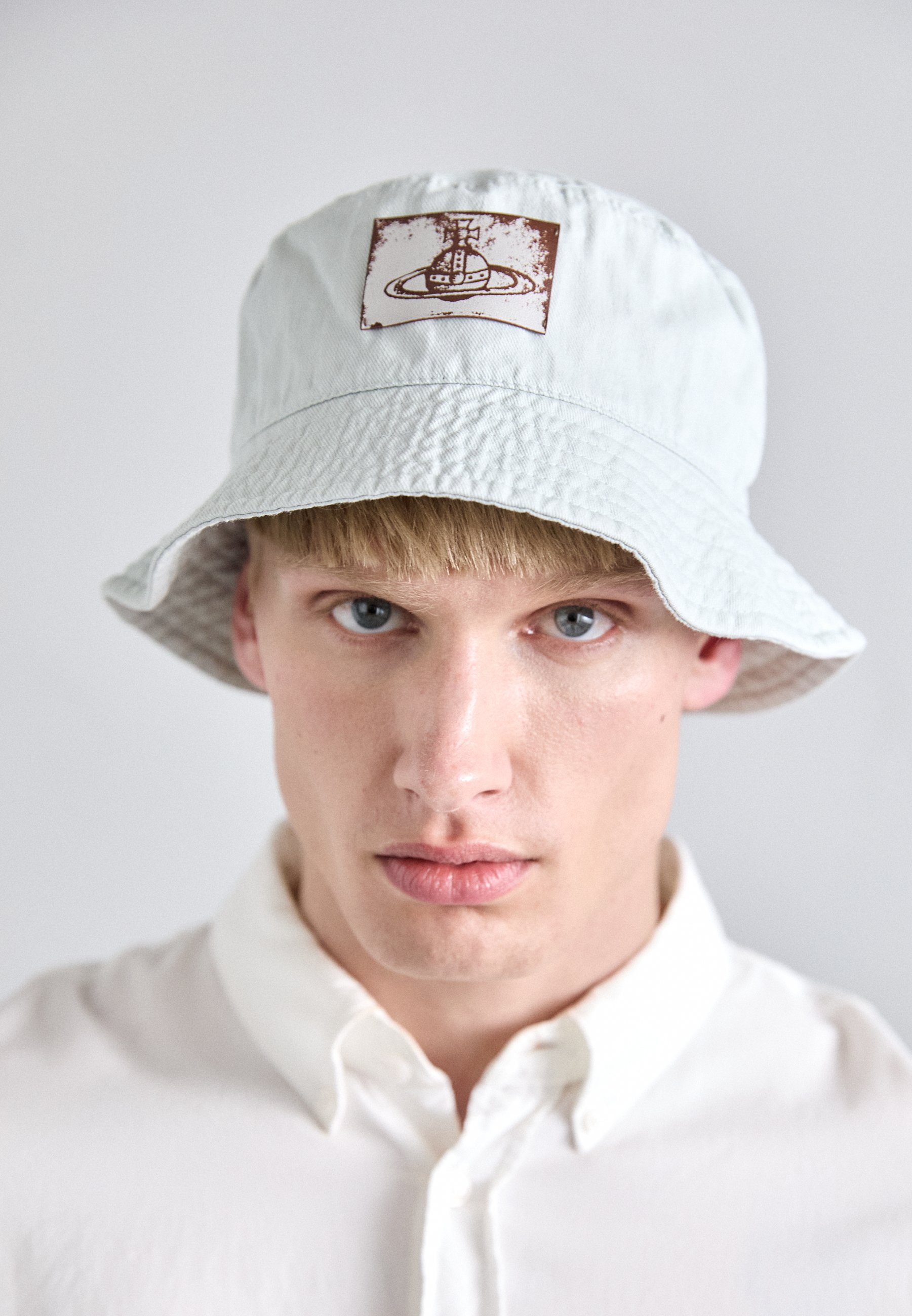 ★Vivienne Westwood★ Logo Bucket Hat Pearl 81020009W016EP40 Pro Luck Pearl hat wtaps - SchaferandweinerShops Canada