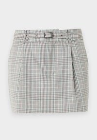 Γκρι καρό μίνι φούστα με ψηλή μέση, με πιέτες μπροστά και ρυθμιζόμενο ζώνη στον ίδιο τόνο με μαύρη αγκράφα.