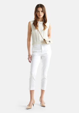 CROPPED IN STRETCH - Chino - white