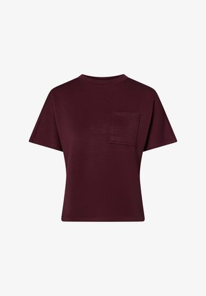 Burgunderfarbenes T-Shirt mit kurzen Ärmeln aus weichem Stoff, das einen Rundhalsausschnitt und eine kleine Brusttasche hat. Lässiger Schnitt mit glatter Textur.