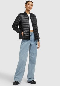 khujo MAUDE SHINY - Bomber dzseki - schwarz