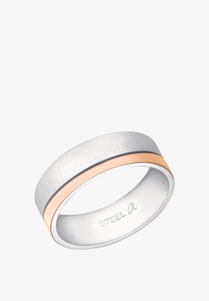Zilveren en roségouden bandring met een geborstelde afwerking, voorzien van een gladde rand en een dunne zwarte lijnaccent. De binnenkant is gepolijst zilver.
