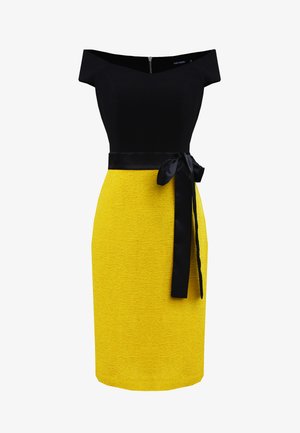 Czarna sukienka bez ramiączek z dopasowanym gorsetem i żółtą teksturowaną spódnicą ołówkową, podkreślona czarnym satynowym paskiem związanym w talii.