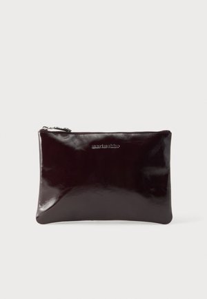 Marimekko, LARGE POUCH BAG - Чанта клъч - dark wine red