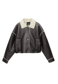 Veste courte noire en simili cuir avec col et doublure sherpa blancs, fermeture à boutons-pression et poches latérales.
