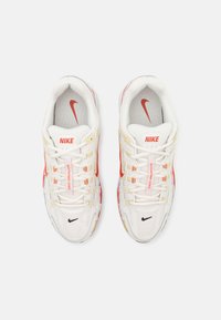 Nike Sportswear P 6000 - Tossud - phantom/dragon red/white/black/team gold