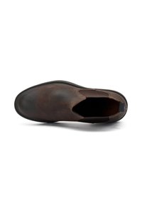 Zapato de cuero marrón con paneles laterales elásticos, puntera redondeada y suela de goma. Textura suave con ligeras variaciones en el color. Diseño sencillo.