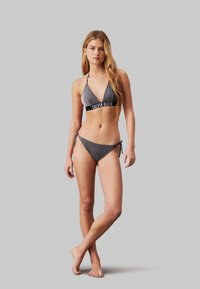 Calvin Klein Swimwear TRIANGLE - Vrchný diel bikín - black