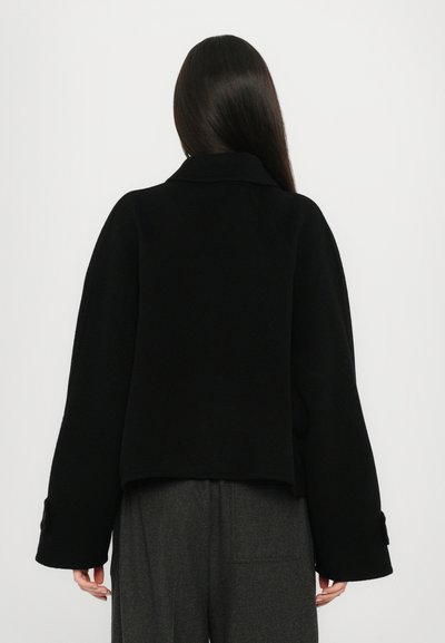 CLOSED CROPPED TRENCH - Nyári dzseki - black
