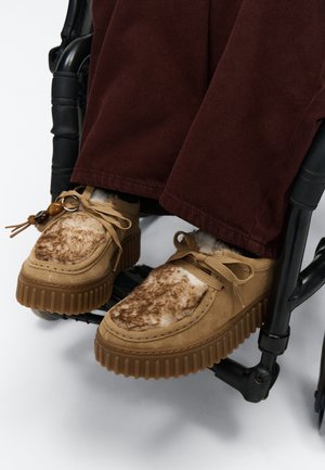 Clarks TORHILL BEE - Chaussures à lacets - warm sand