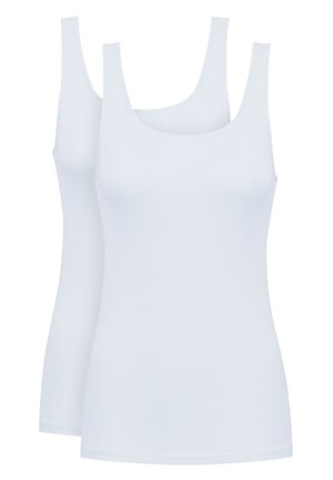 Weiße Tanktops aus dehnbarem Stoff, mit einem runden Halsausschnitt und breiten Schulterträgern; zwei Stücke zusammen präsentiert.