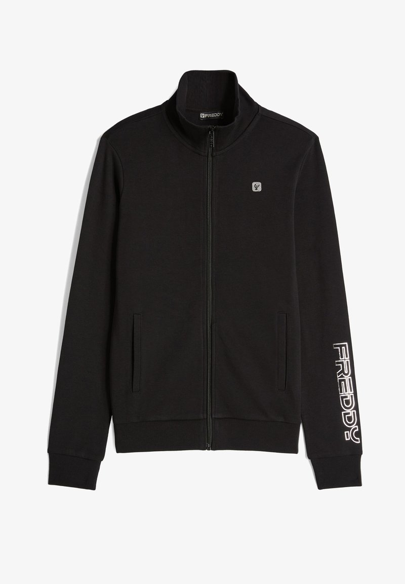 Felpa nera con zip realizzata in tessuto misto cotone. Presenta un colletto alto, due tasche laterali e il logo "FREDDY" stampato in bianco sulla manica.