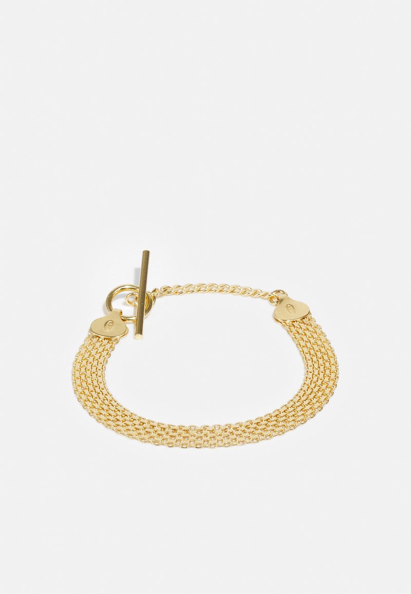 Bracelet en ton or avec un design de chaîne superposée, fermoir à bascule et maillons texturés, créant un accessoire élégant et léger.