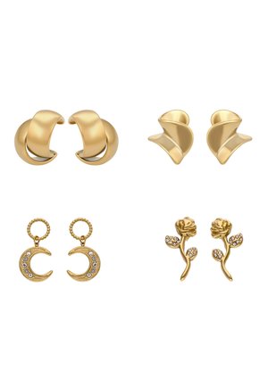Cztery pary złotych kolczyków na sztyftach: skręcone koła, abstrakcyjne zakrzywione kształty, półksiężyce z cyrkoniami oraz róże z liśćmi z cyrkoniami.