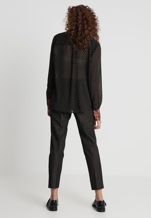 Overhemdblouse - black