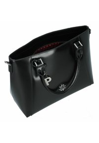 Schwarze Lederhandtasche mit silberner Hardware, ausgestattet mit doppelten Griffen, einem Reißverschluss und einem roten gemusterten Innenraum.