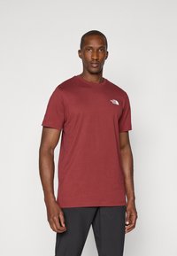The North Face M SS BOX NSE TEE - T-shirts print - sumac/asphalt grey