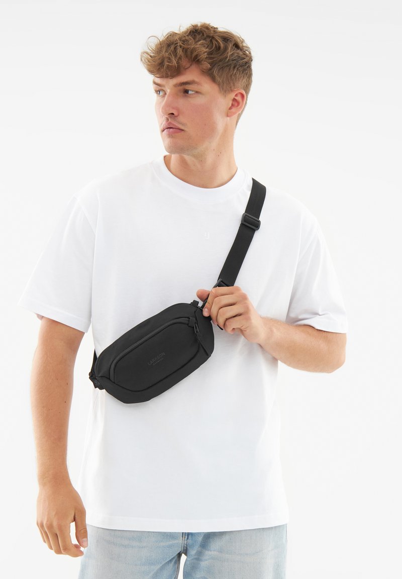 Larkson HELGE - Övtáska - black