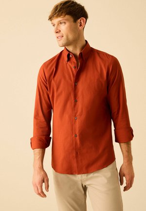 EASY IRON BUTTON DOWN - Pluus - terracotta brown