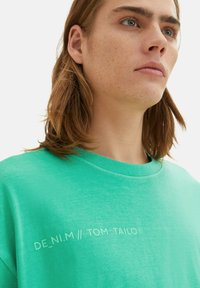TOM TAILOR DENIM T-shirt z nadrukiem