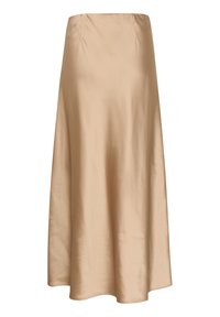 Knælange, A-formede nederdel i lys beige satin. Glat tekstur med en simpel talje og flydende silhuet. Ingen synlige mønstre eller accenter.