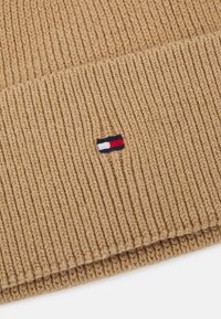 Tommy Hilfiger ESSENTIAL FLAG  - Pipo - camel
