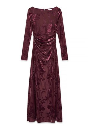 Lång mörkt vinröd klänning med blommönster, samlad midja och långa ärmar. Tyget har en lätt lyster och en flödande design.