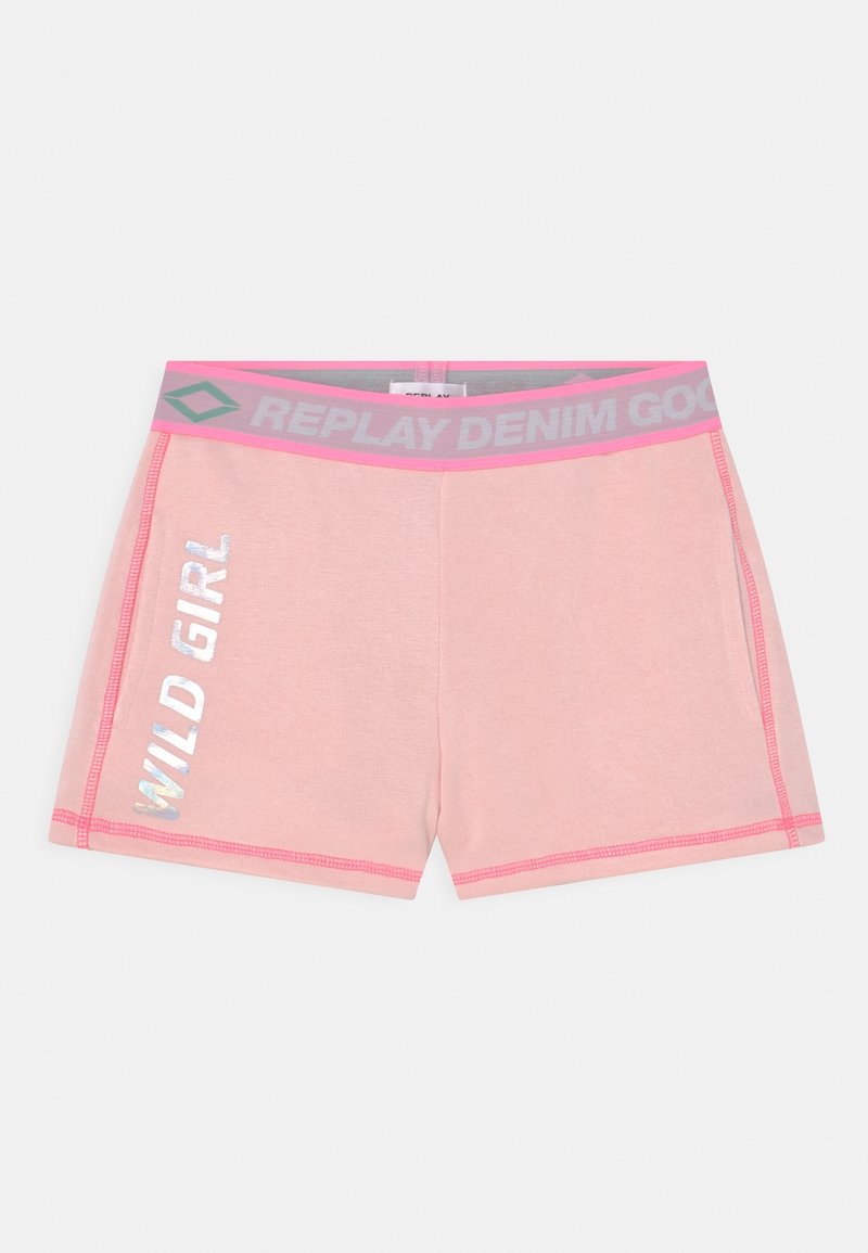 Rosa Baumwollshorts mit einem grauen elastischen Bund, auf dem "REPLAY DENIM GOOD" steht. Silberner Druck "WILD GIRL" auf dem linken Bein.