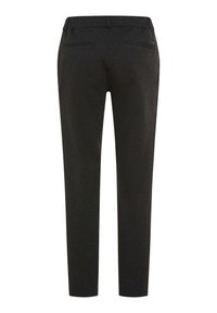 Zwarte, nauwsluitende broek met een gladde textuur, taps toelopende pijpen, een platte tailleband en twee achterzakken. Ontworpen voor een moderne, getailleerde pasvorm.