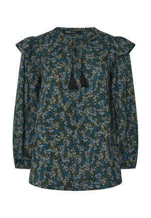 Blomstret bluse i mørkegrøn, med blå og gule blomster mønstre. Lange ærmer med samlede detaljer og sorte frynser ved halsen.