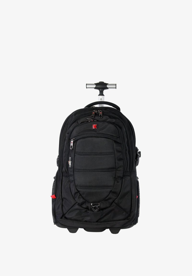 Zwarte rugzak op wielen met uitschuifbare handgreep, meerdere met rits afsluitbare vakken en zijvakken van gaas, op een witte achtergrond.