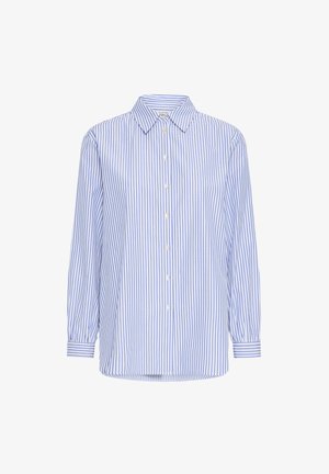 Cămașă cu mânecă lungă, cu nasturi, cu dungi verticale albastre și albe și guler ascuțit pe un fundal alb.