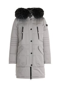 Doudoune gris clair avec capuche en fausse fourrure noire, poches zippées et fermeture par boutons-pression ; présente un design matelassé et des coutures contrastées.