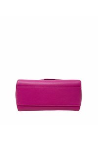 Różowa skórzana torba o strukturalnym prostokątnym kształcie, z teksturowanym wykończeniem i kontrastowym przeszyciem. Posiada zapięcie u góry oraz płaskie dno.