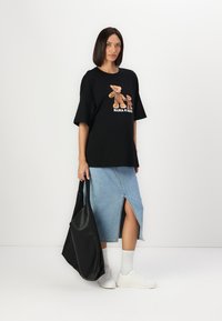 ONLY MATERNITY OLMPOP JOYFULL O NECK TEE - Marškinėliai su spaudiniu - black