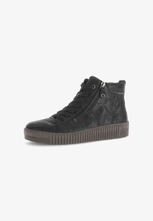 Sneakers alte in pelle nera con superficie texturizzata, dotate di cerniera laterale, allacciatura frontale e suola in gomma rigata.