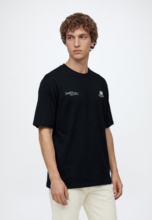 Redefined Rebel ABRAHAM BOXY FIT - T-shirt imprimé - black rebel