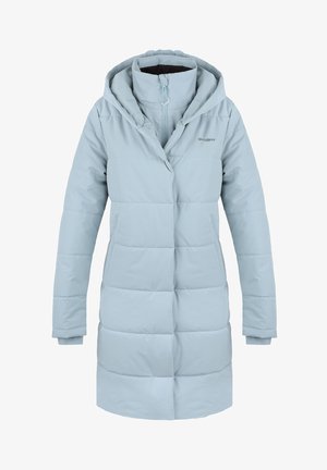 Světle modrý nadýchaný kabát s kapucí, navržený s prošívanými sekcemi, předním zipem a logem na hrudi.