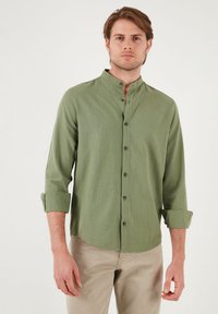 REGULAR FIT - Hemd - khaki