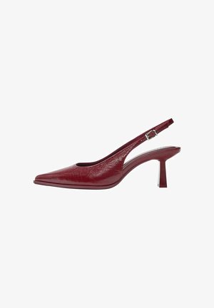 Bordo lakasti usnjeni slingback salonarji s koničastim prstom, nastavljivim trakom s sponko in srednje visokim razširjenim petom.