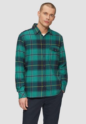 Chemise à carreaux verte et bleue à manches longues, col boutonné et poche poitrine. Fabriquée en tissu doux avec une texture lisse.