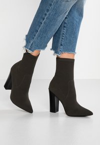 Call it Spring Stivaletti con tacco - khaki
