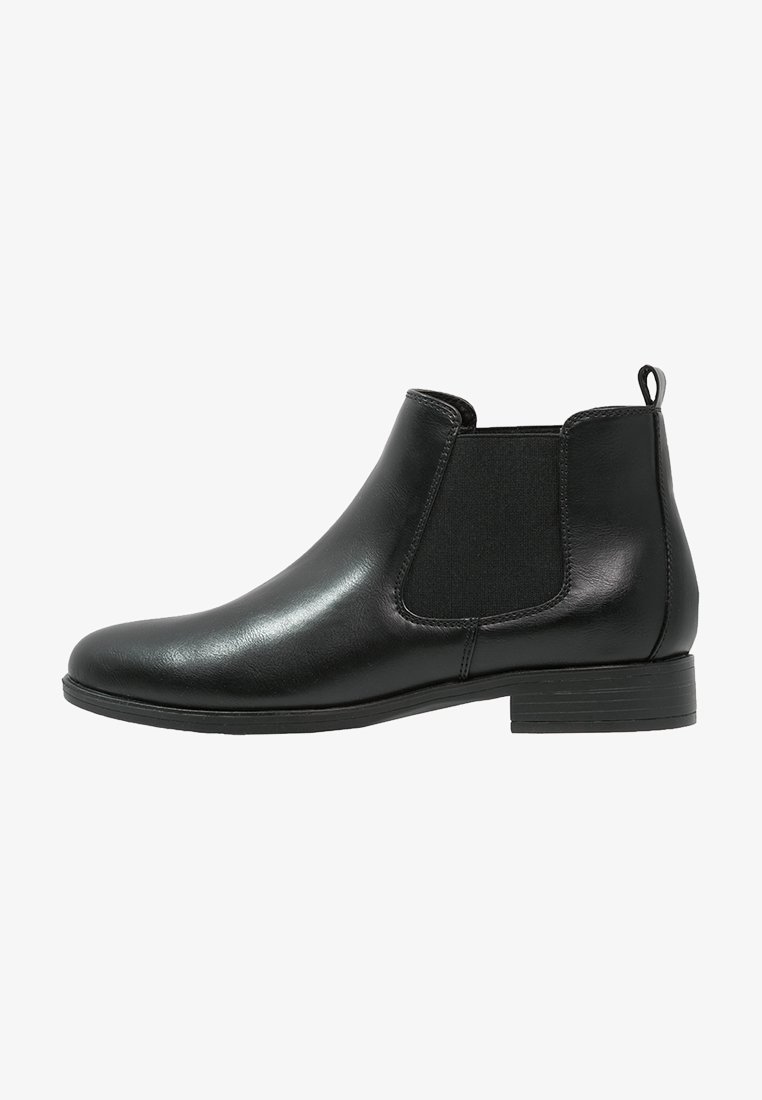 Bottine Chelsea en cuir noir avec panneau latéral élastique, languette de traction au talon et talon bas empilé, présentée de profil sur fond blanc.