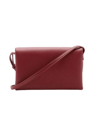Petit sac bandoulière rectangulaire en cuir rouge avec une fine bandoulière et une surface lisse et texturée.
