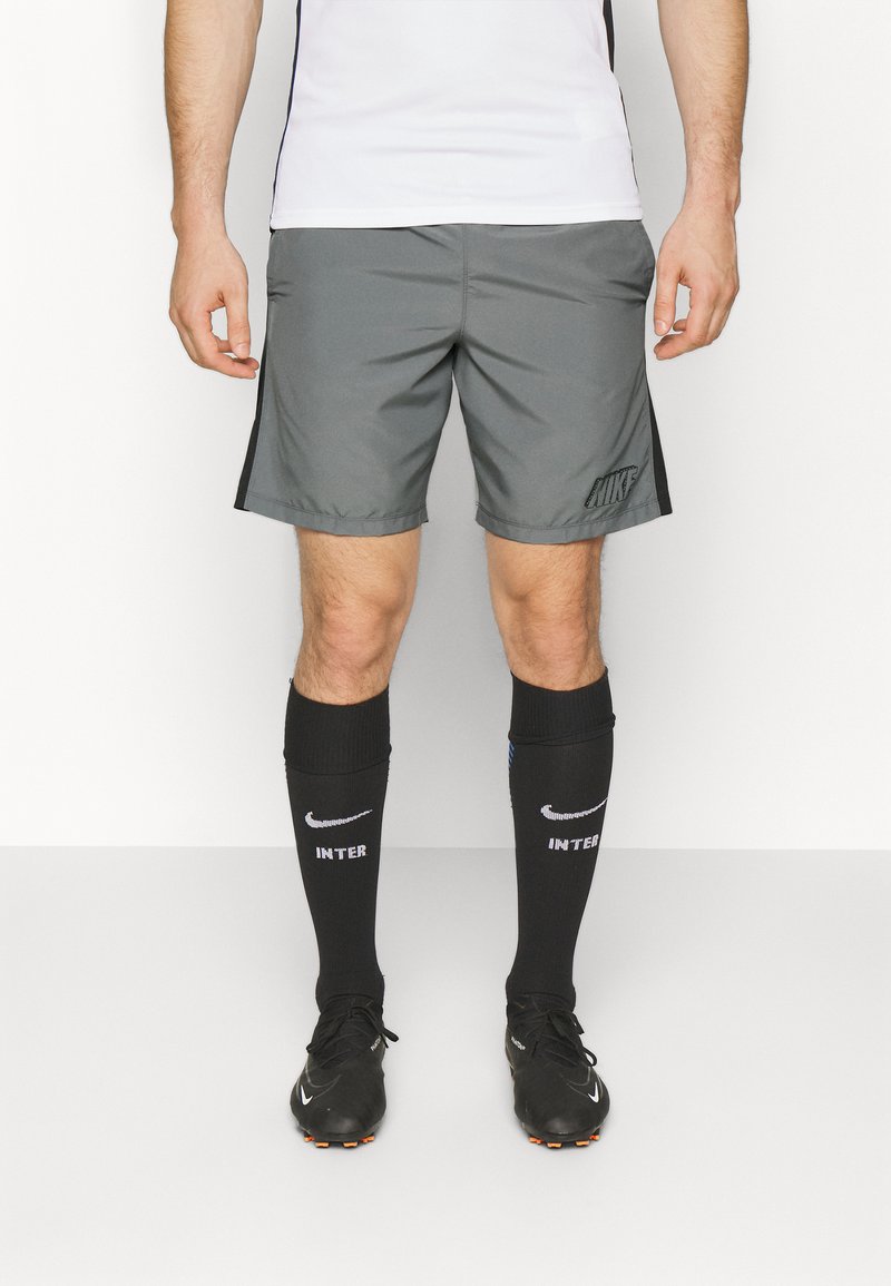 Nike Performance ACADEMY 23 - Pantalón corto de deporte - cool grey anthracite