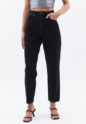 Hoge taille zwarte denim jeans met een rechte pasvorm, voorzakken en een knoopsluiting, met een gladde textuur en minimalistisch design.
