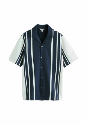 Krátka košeľa s gombíkmi v námorníckej modrej a bielej farbe s vertikálnymi pruhmi a kempovým golierom.